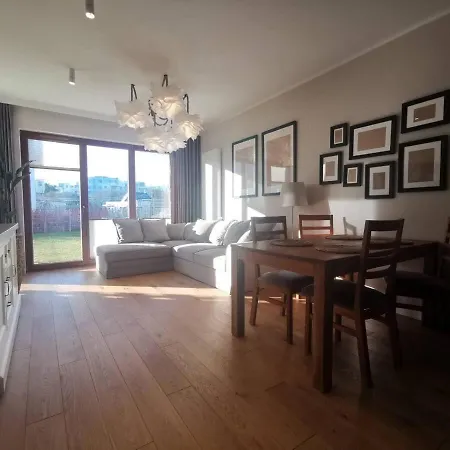 Apartament Altoria Ii Z Ogrodkiem アパート
